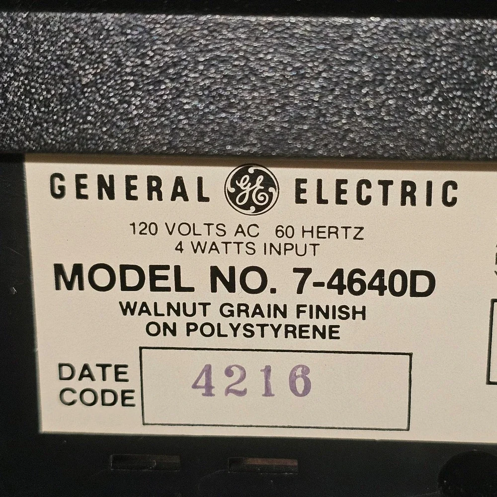 Vintage General Electric AM/FM Digital Clock Radio Walnut Grain 7-4640D analog